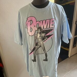 Light Blue Graphic T-Shirt with Bowie Design size XL